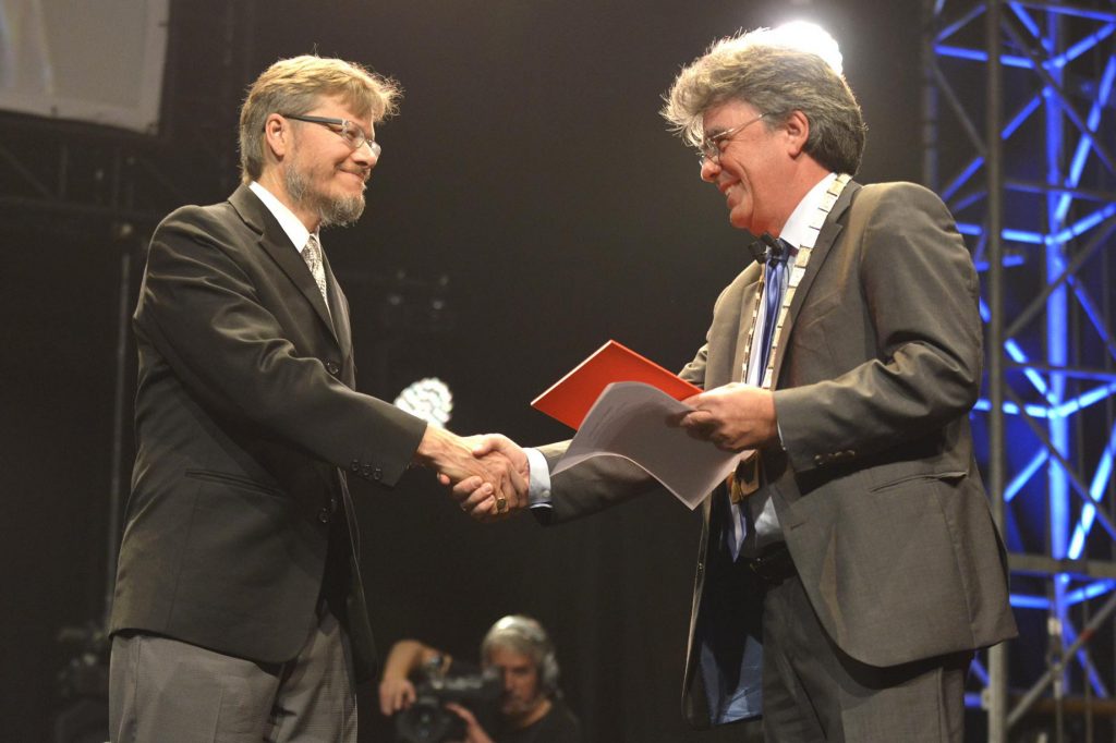 David Donoho shaking hands.© Christian Brun / EPFL, 2012