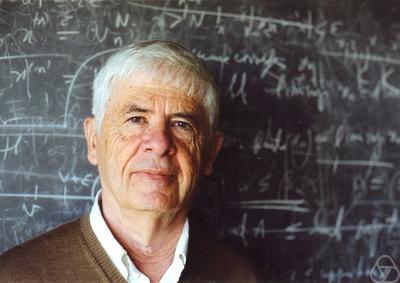 Alexandre Chorin with a blackboard in the background. © George Bergman, CC BY-SA