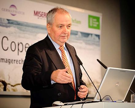 Klaus Töpfer speaking at a conference. © Heinrich Böll Stiftung, CC BY-SA