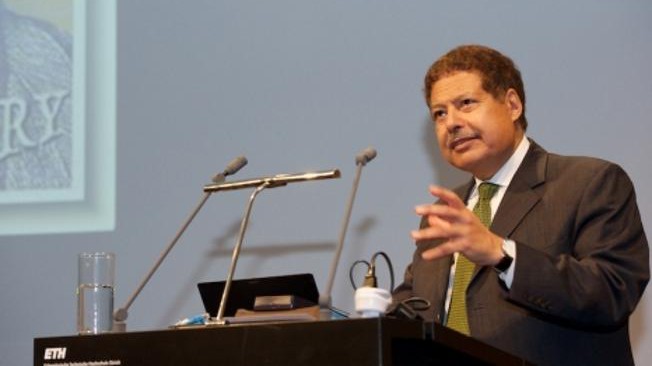 Ahmed Zewail speaking at a conference. © EPFL, 2016