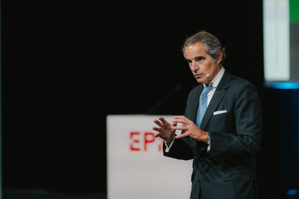 Portrait de Rafael Mariano Grossi, durant sa campus Lecture à l'EPFL le 22 octobre 2025 © Adrien Buttier