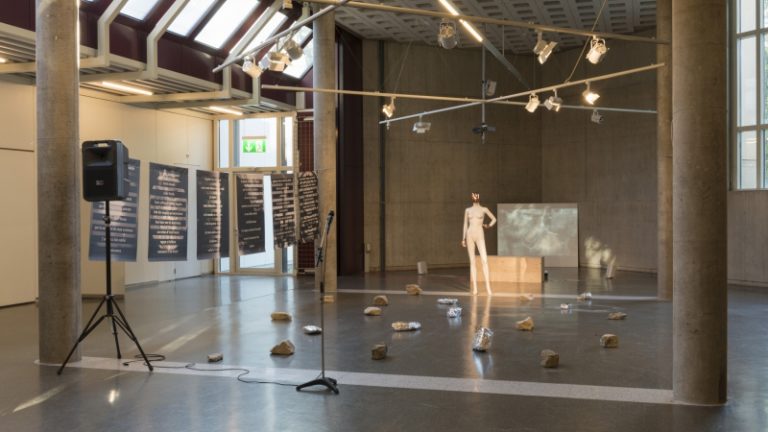 début plastique" / "choral" et "terre vide" par Le Cabanon UNIL, Collectif anthropie.art, Photo: Laurent Fiorentino, ECAL.